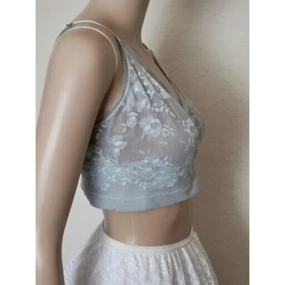 Victoria’s Secret Bralette  Lace Floral Wireless size M - Picture 2 of 6
